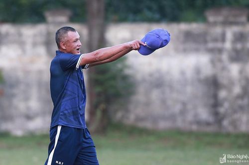 HLV Nguyễn Thành Vinh: 'Sông Lam Nghệ An có duyên với cách đá phân hạng'