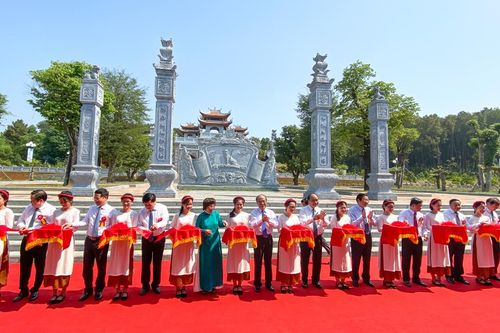 Thủ tướng Nguyễn Xuân Phúc dự lễ khánh thành đền Chung Sơn – Đền thờ gia tiên Chủ tịch Hồ Chí Minh