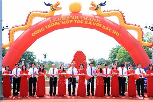 Thủ tướng Nguyễn Xuân Phúc cắt băng Khánh thành Công trình 'Hợp tác xã với Bác Hồ'