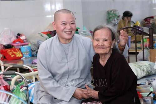Ni sư học Bác Hồ làm điều thiện đẹp đạo tốt đời