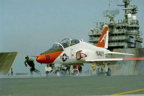 Hải quân Mỹ tìm kiếm máy bay huấn luyện phản lực thế hệ mới