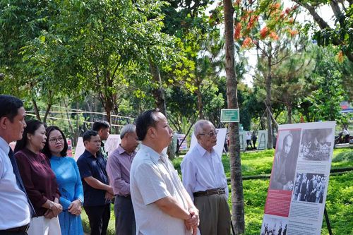 Triển lãm Hồ Chí Minh-những nét phác họa chân dung