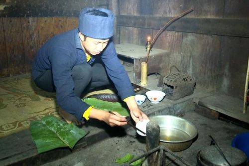 Thần lửa giữ ấm gia đình Hà Nhì