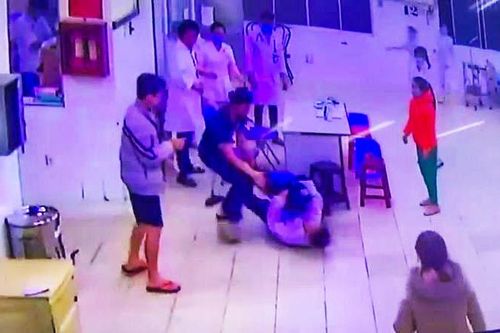 Đề nghị công an vào cuộc làm rõ vụ điều dưỡng và bảo vệ bệnh viện bị hành hung