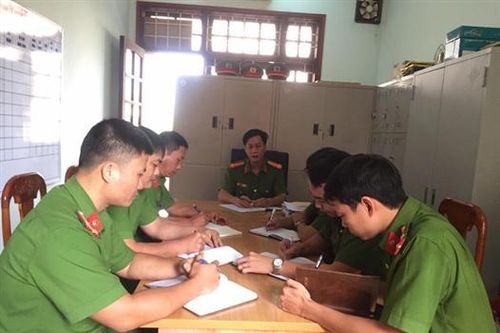 Điều tra viên tận tụy với công việc