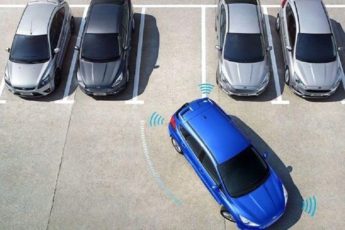 Những sai lầm khi 'lùi chuồng' ô tô, tài xế mới nên biết để tránh