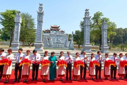 Thủ tướng Nguyễn Xuân Phúc dự Lễ khánh thành đền Chung Sơn tại Nghệ An