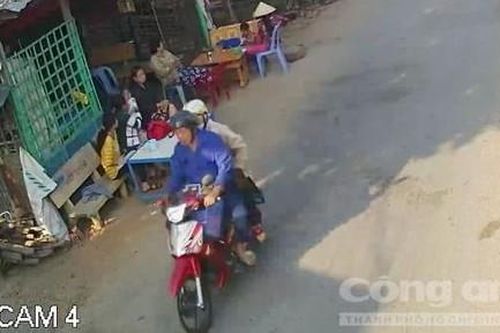 Cảnh giác: Nhóm đối tượng dùng 'ảo thuật' đổi tiền để lừa người bán hàng rong