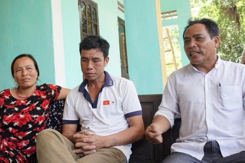 Vận động ký vào đơn từ chối nhận hỗ trợ, cán bộ phải đến nhà dân xin lỗi