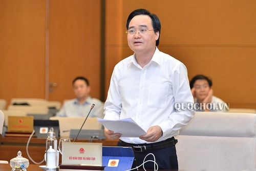 Xem xét việc hỗ trợ, trợ giá sách giáo khoa