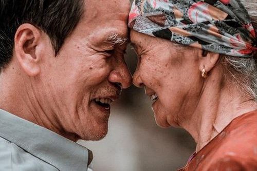 Bộ ảnh giản dị kỷ niệm 60 năm ngày cưới