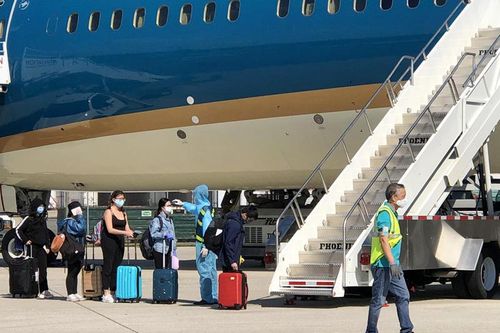 Tiếp tục đưa hơn 340 công dân Việt Nam từ Hoa Kỳ về nước an toàn