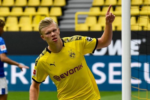 Xem lại những hình ảnh bóng đá mới lạ ở trận Dortmund đại thắng Schalke