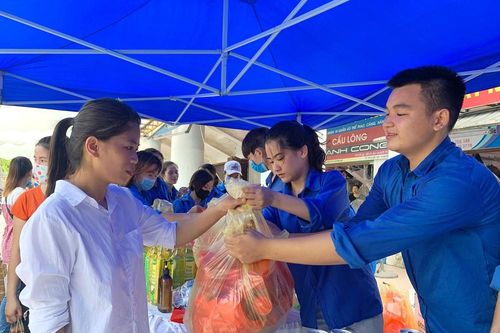 Những 'gian hàng 0 đồng' tiếp sức thanh niên công nhân