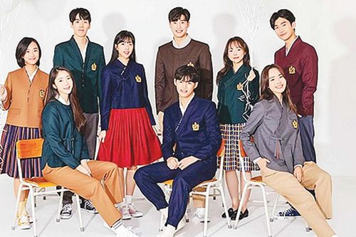 Đưa y phục Hanbok vào trường học