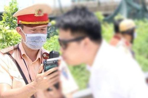 CSGT xử lý gần 14.000 trường hợp vi phạm trong ngày thứ hai ra quân