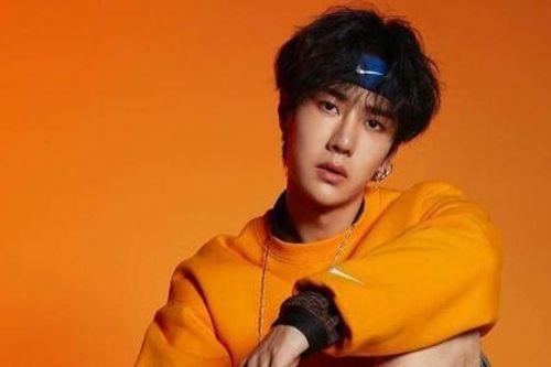 Vương Nhất Bác lướt sóng cực ngầu đốn tim người hâm mộ