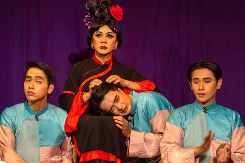 Sân khấu sau mùa dịch: Vừa đi, vừa rón rén