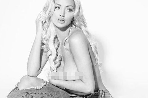 'Siêu vòng 1' Lindsey Pelas chụp ngực trần nóng 'nhức mắt'