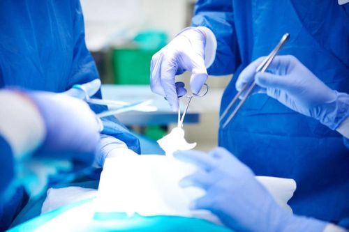 Cô giáo Hà Nội để khối u 'sống' trong miệng 3 năm, nói méo tiếng mới vội đi viện