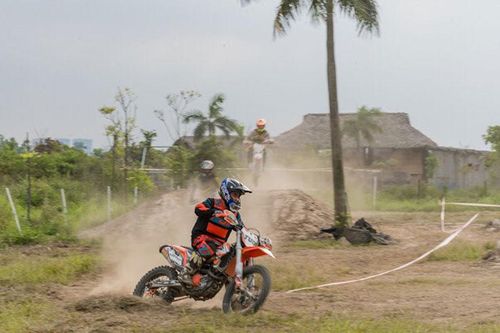 Dân chơi Motocross mãn nhãn với Sunrise Track- Đầm Trành