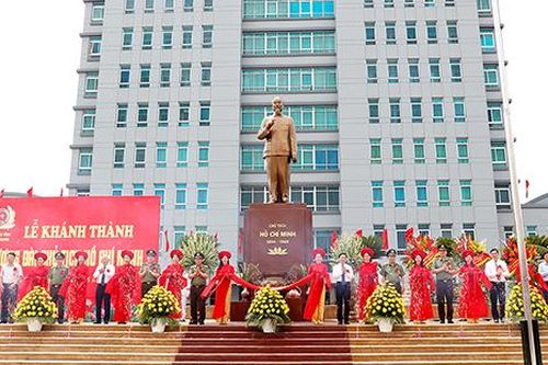 Khánh thành tượng đài Bác Hồ tại trụ sở Công an tỉnh Nam Định