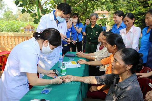 Thầy thuốc trẻ Quảng Trị tình nguyện làm theo lời Bác