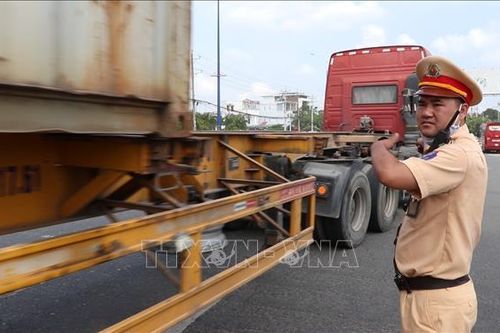 Ngày thứ hai ra quân, CSGT tước 737 giấy phép lái xe, phạt tiền 8,39 tỷ đồng