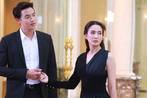 Nửa đêm bắt gặp việc vợ lén lút làm, tôi khuỵu xuống khóc xin tha thứ