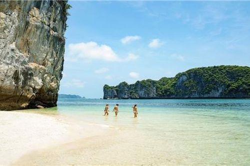 10 điều thú vị về vịnh Lan Hạ khiến du khách thích khám phá hơn vịnh Hạ Long