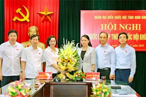 Đồng chí Nguyễn Thị Thu Hà, Bí thư Tỉnh ủy được bầu giữ chức Trưởng đoàn ĐBQH tỉnh, khóa XIV