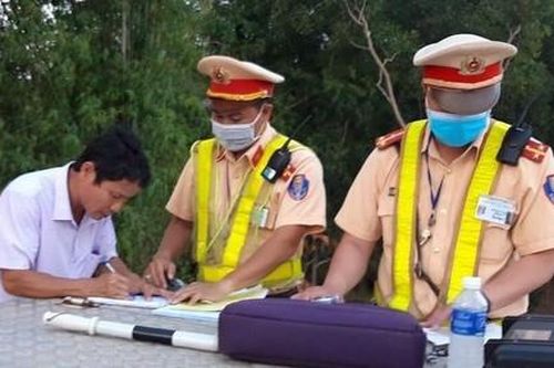 Tài xế uống 4 lon bia, bị phạt 35 triệu đồng