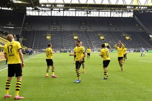 Bundesliga trở lại và câu chuyện chống dịch kiểu bóng đá Đức