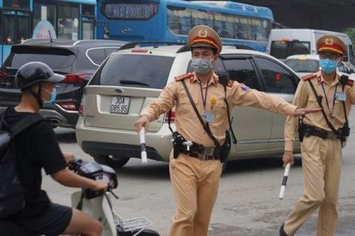 Ma túy, gỗ lậu, vũ khí 'nóng'... bị CSGT phát hiện trong ngày thứ 2 ra quân tổng kiểm soát