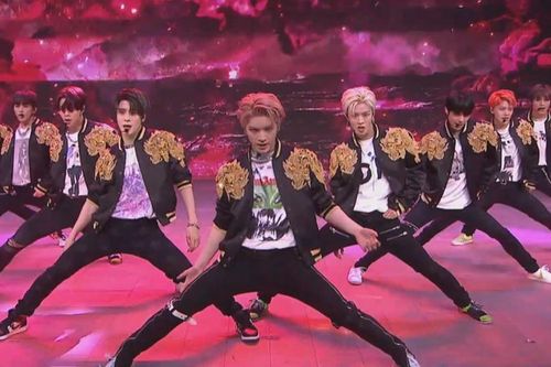 NCT 127 đưa rồng lên sân khấu, trình diễn bài hát chưa phát hành trong concert trực tuyến