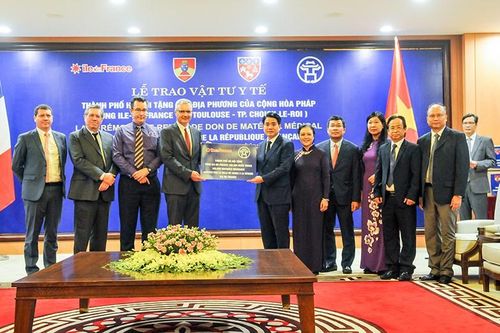 Hà Nội tặng 3 vùng, thành phố của Pháp 200.000 khẩu trang y tế chống dịch Covid -19