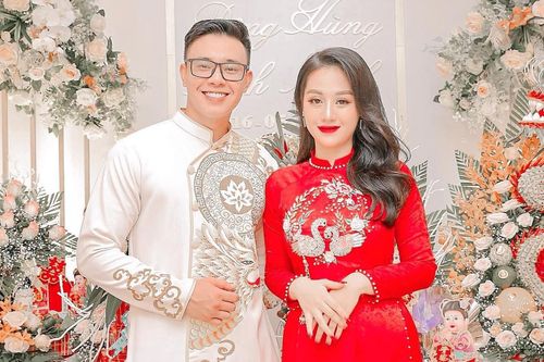 Ca sĩ Đông Hùng và bạn gái tổ chức lễ ăn hỏi