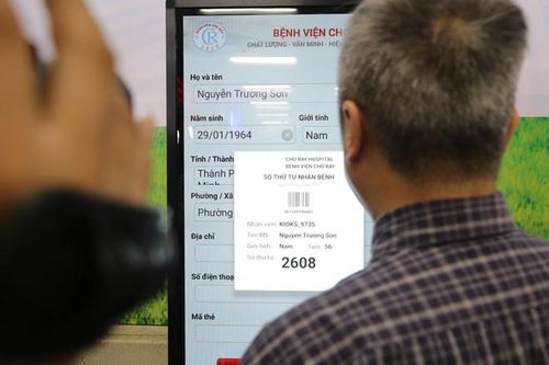 Từ 18/5, người khám tại BV Chợ Rẫy không cần dùng tiền mặt