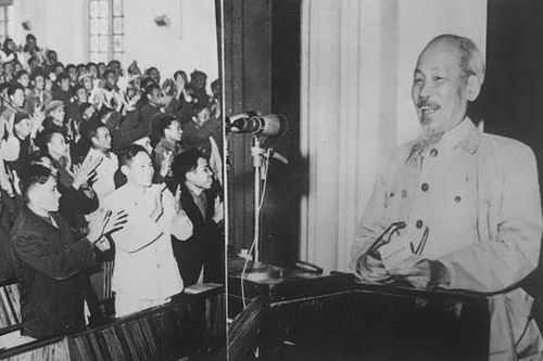 Tư tưởng của Chủ tịch Hồ Chí Minh về xây dựng Đảng và công tác cán bộ: Dựa vào dân, lắng nghe dân