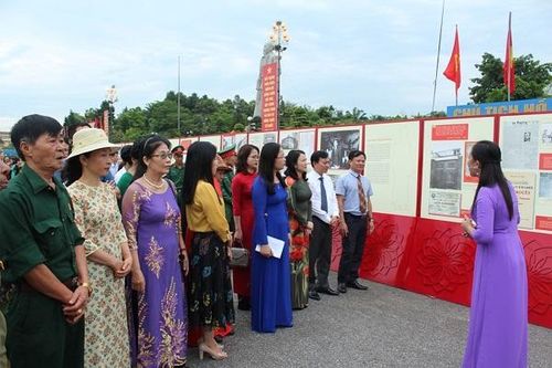 Trưng bày hơn 200 hình ảnh, tư liệu tại triển lãm chuyên đề 'Hồ Chí Minh - Những nét phác họa chân dung'