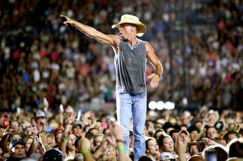 Album 'Here And Now' của Kenny Chesney: 40 phút thư giãn không ngẫm ngợi