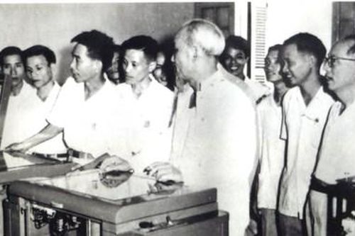 Ngành Bưu điện thấm nhuần và nghiêm túc thực hiện lời dạy Bác Hồ
