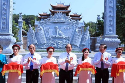 Khánh thành Đền thờ gia tiên Chủ tịch Hồ Chí Minh