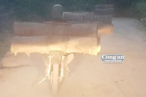 Âm ỉ cung đường gỗ lậu