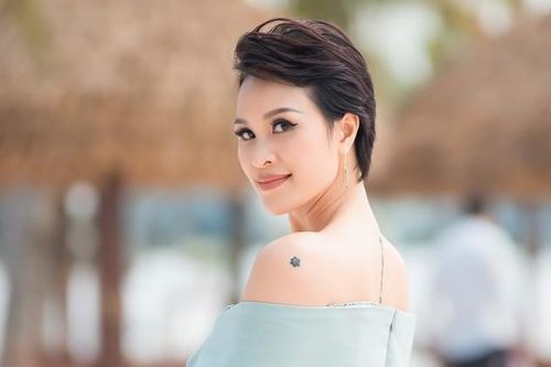 Sinh con chưa đầy 6 tháng, siêu mẫu Phương Mai đã lấy lại vóc dáng nuột nà