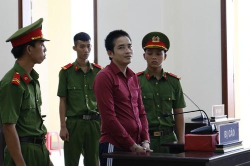 Tội ác của 'nghịch tử' phát điên vì rượu