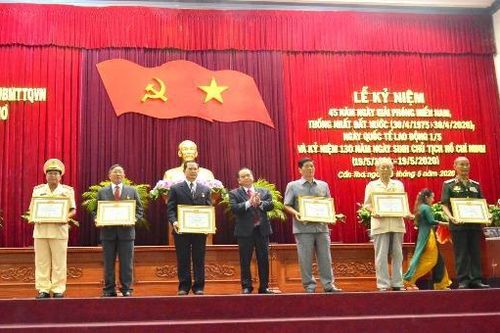 Cần Thơ kỷ niệm 130 năm Ngày sinh Chủ tịch Hồ Chí Minh