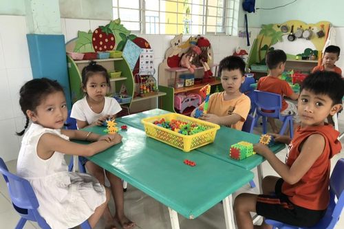 Trẻ mầm non TPHCM trở lại trường sau gần 4 tháng ở nhà vì COVID-19