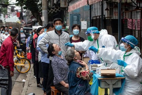 Thiếu miễn dịch cộng đồng, Trung Quốc nơm nớp lo dịch COVID lần hai