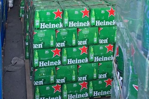 TP. Hồ Chí Minh: Tạm giữ hơn 12.000 sản phẩm sữa Ensure và bia Heineken nhập lậu